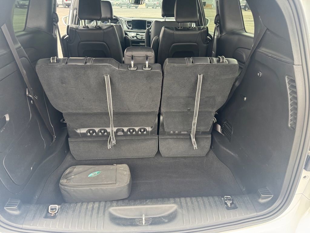 Used 2022 Chrysler Pacifica Touring-L w/ S Appearance Package image 17
