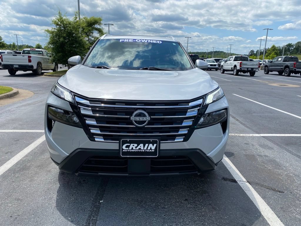 Used 2024 Nissan Rogue SV w/ SV Premium Package AWD/4WD image 2