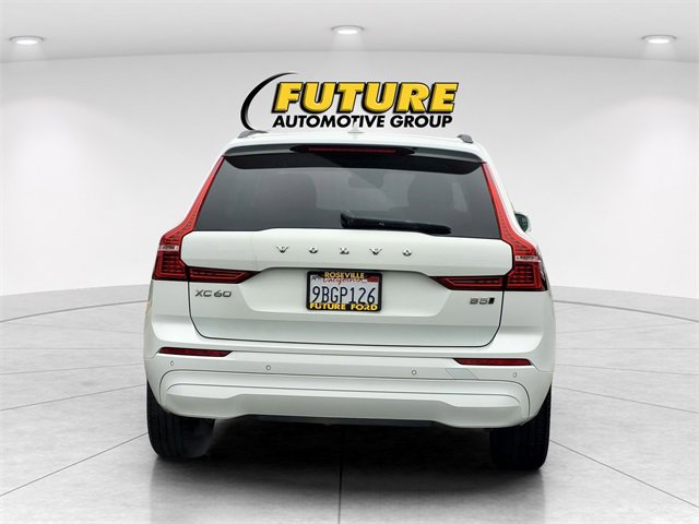Used 2022 Volvo XC60 B5 Momentum image 5