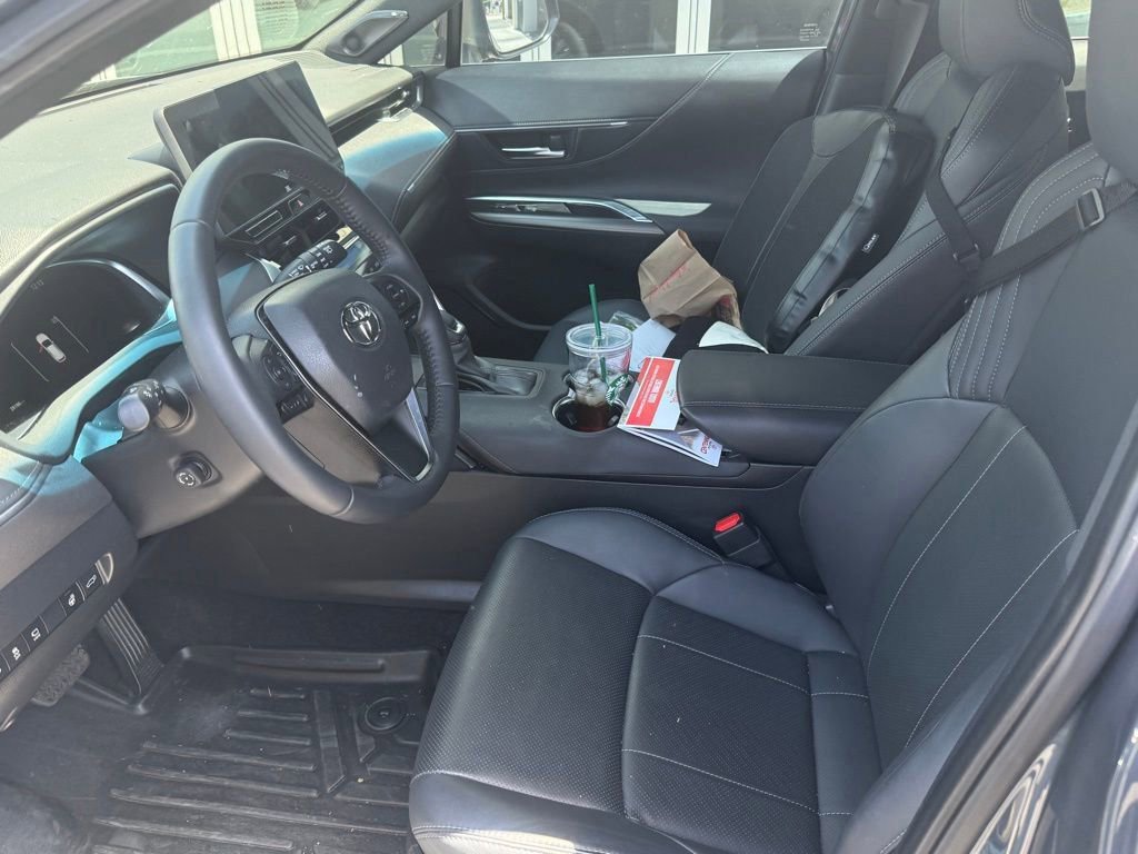 Used 2024 Toyota Venza Limited AWD/4WD image 3