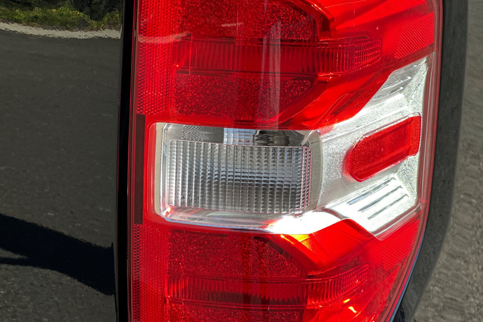 Certified 2025 Ford Maverick XL FWD image 47