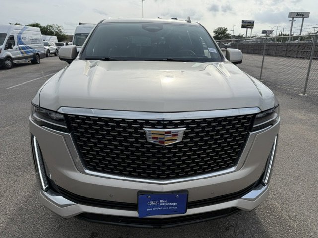 Used 2024 Cadillac Escalade Premium Luxury image 2