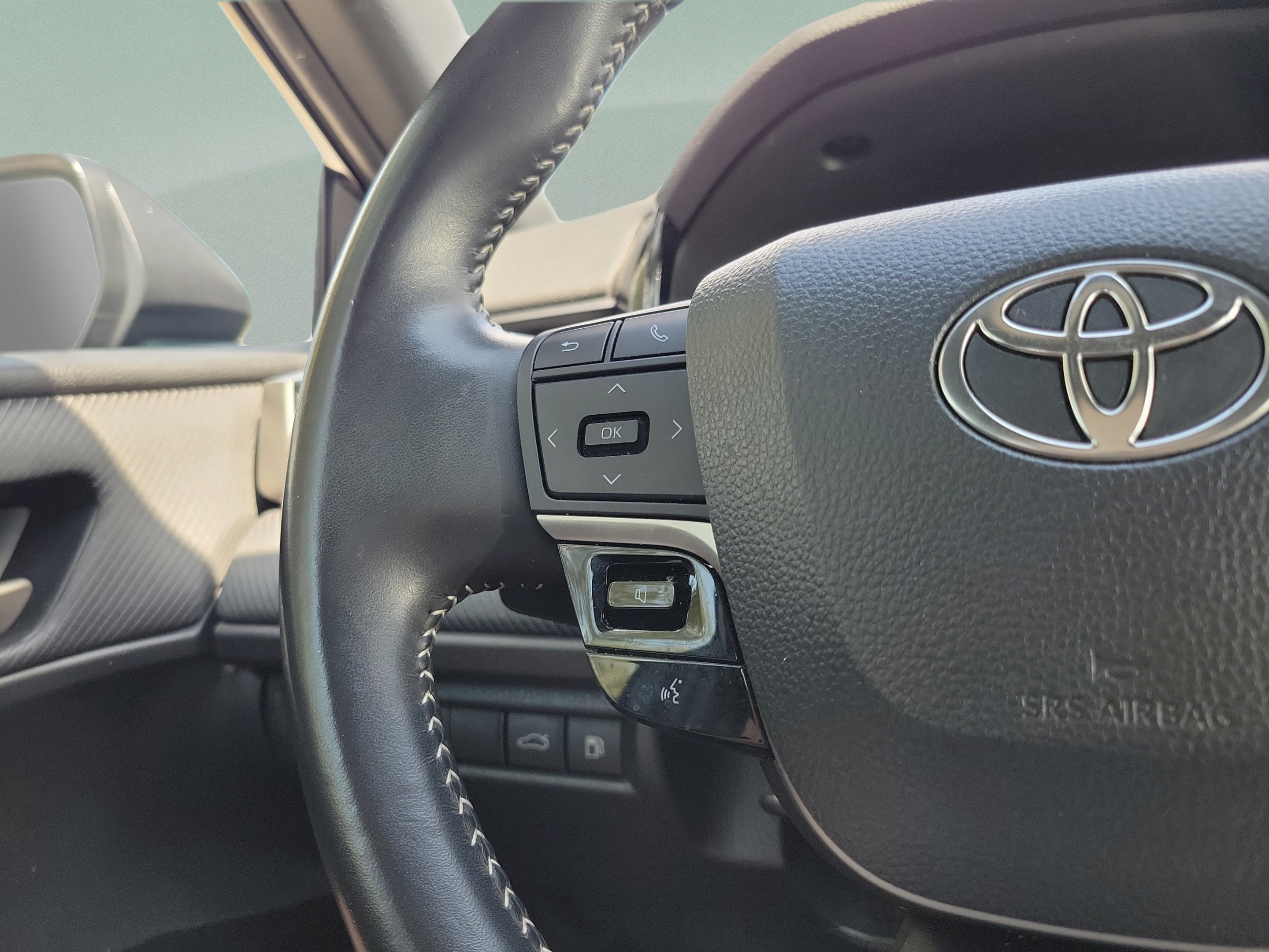 Used 2025 Toyota Camry SE FWD image 21