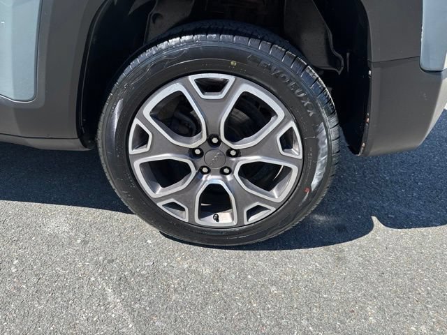 Used 2017 Jeep Renegade Limited AWD/4WD image 11