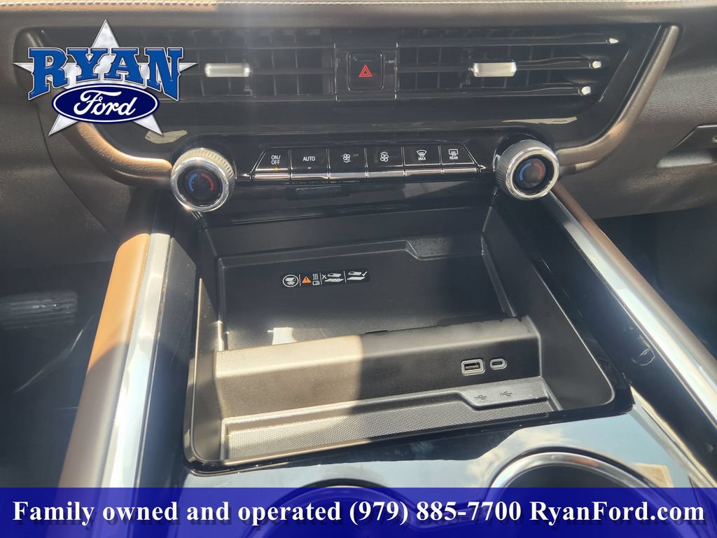 Used 2025 Chevrolet Suburban Z71 w/ Comfort Package AWD/4WD image 14
