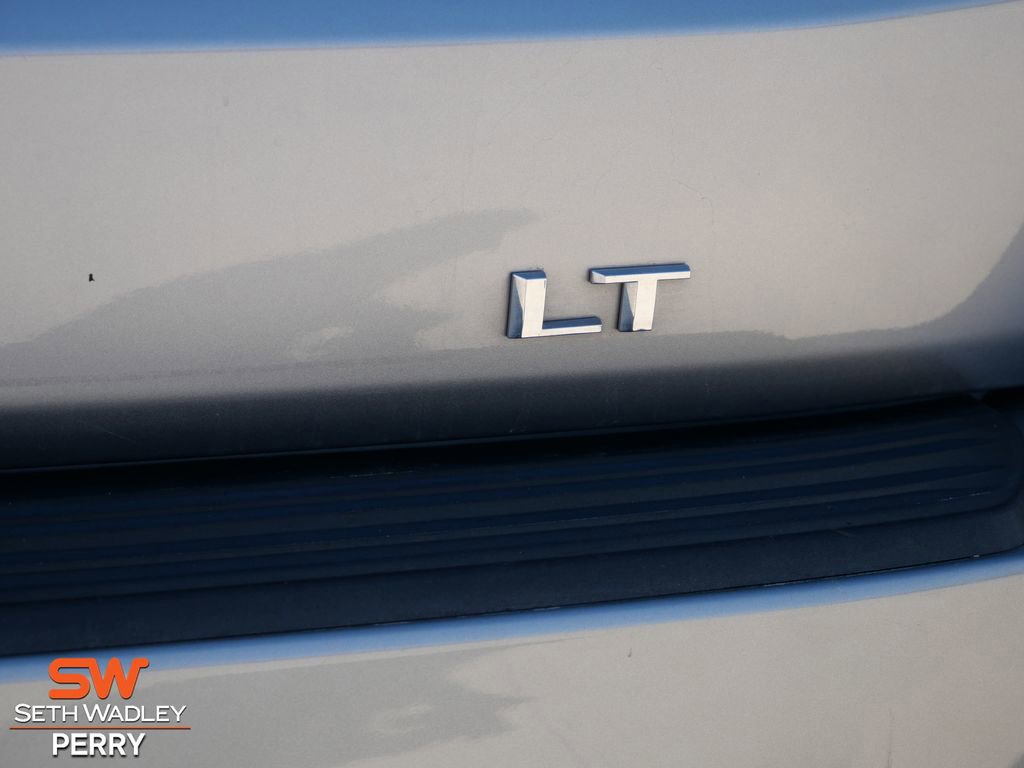 Used 2024 Chevrolet Suburban LT image 8