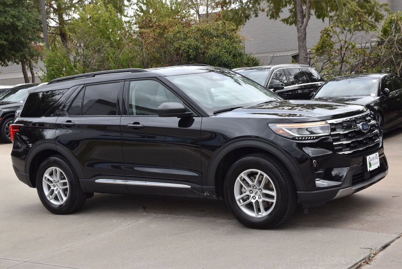 Certified 2025 Ford Explorer Active w/ Active Comfort Package RWD image 5