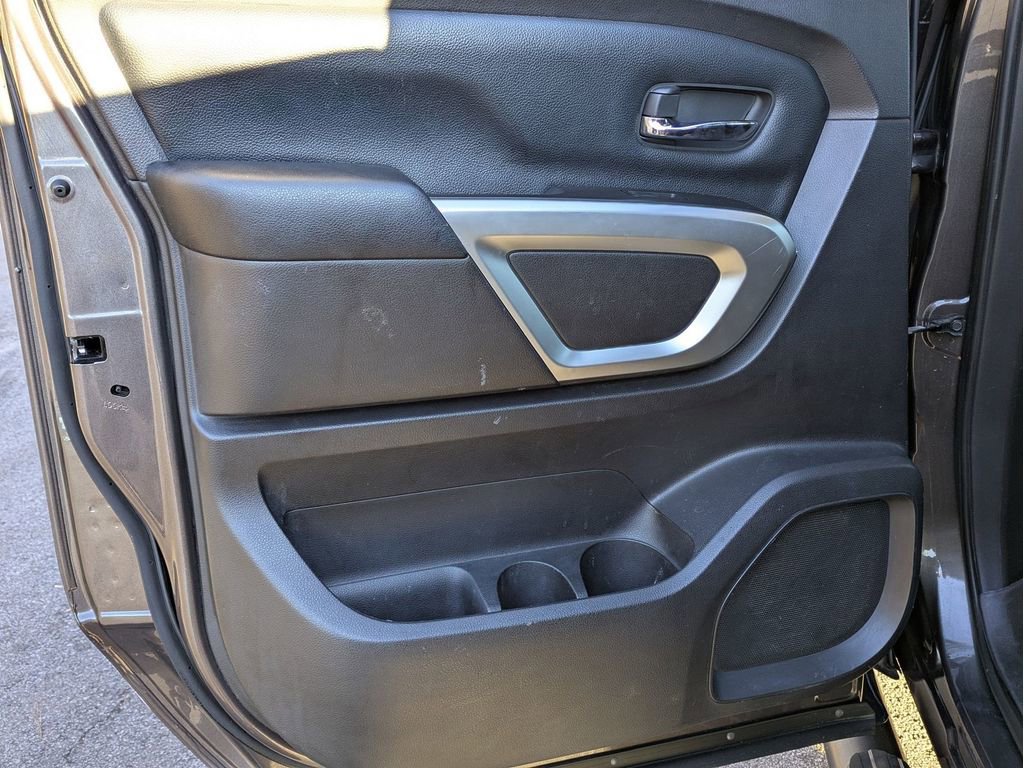 Used 2017 Nissan Titan SV image 23