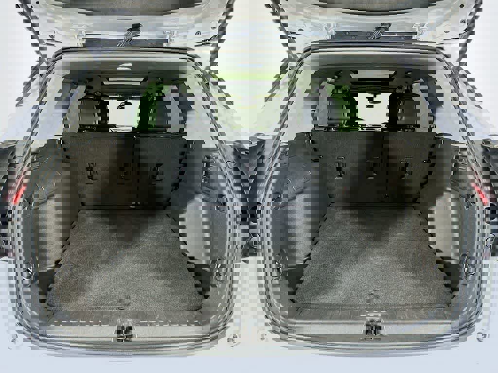 Used 2024 GMC Terrain SLT image 23