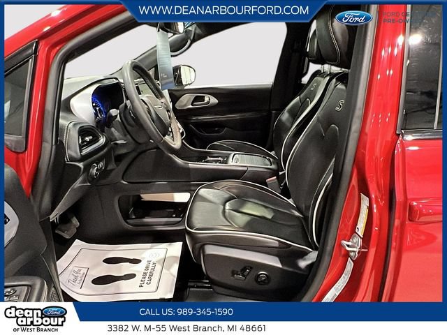 Used 2025 Chrysler Pacifica Limited FWD image 9