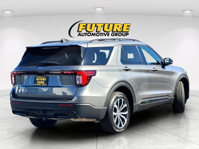 Certified 2025 Ford Explorer ST-Line AWD/4WD image 4