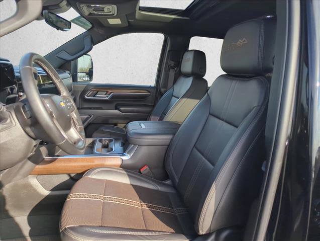 Used 2024 Chevrolet Silverado 3500 High Country w/ High Country Premium Package image 16