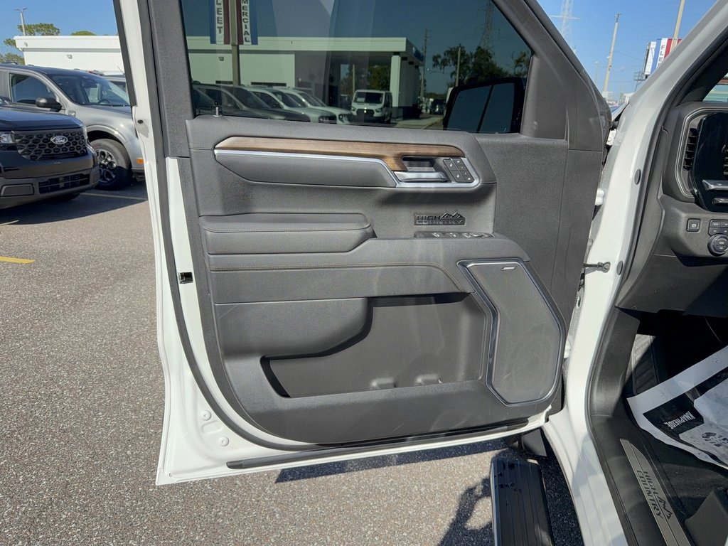 Used 2025 Chevrolet Silverado 1500 High Country image 9