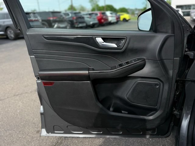 Certified 2025 Ford Escape ST-Line AWD/4WD image 10