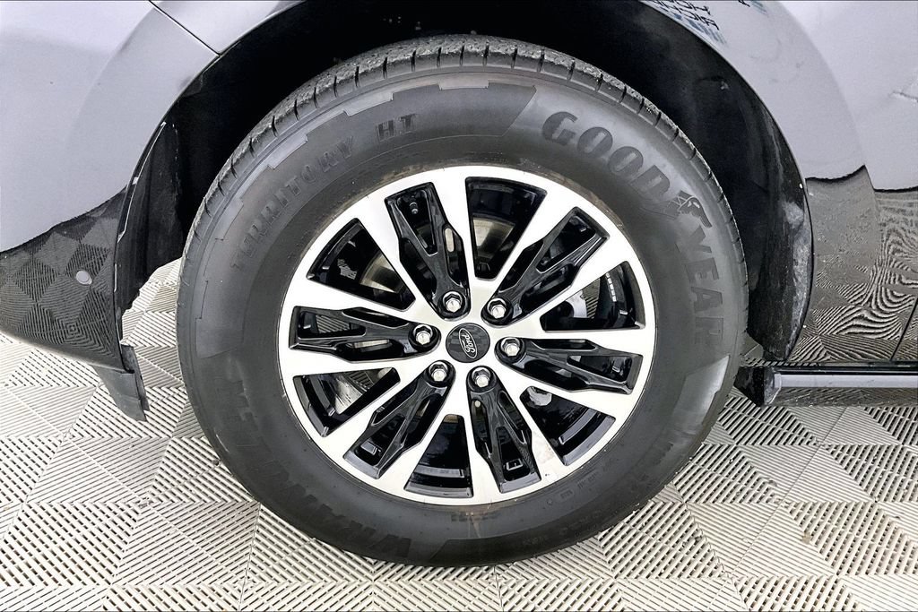 Certified 2025 Ford Expedition Platinum AWD/4WD image 7