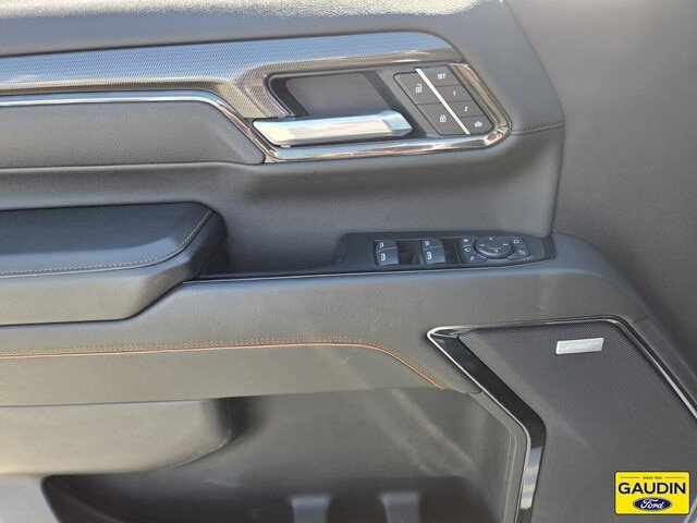 Used 2025 GMC Sierra 2500 AT4 w/ Technology Package AWD/4WD image 18