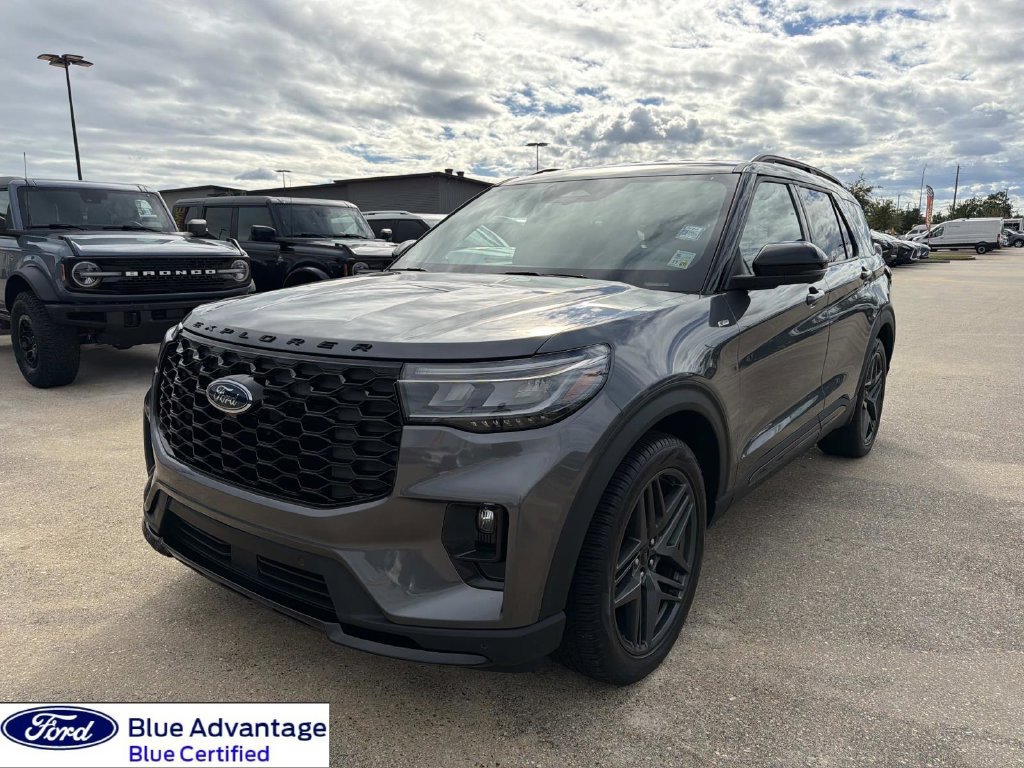 Certified 2025 Ford Explorer ST-Line w/ Premium Package RWD image 5