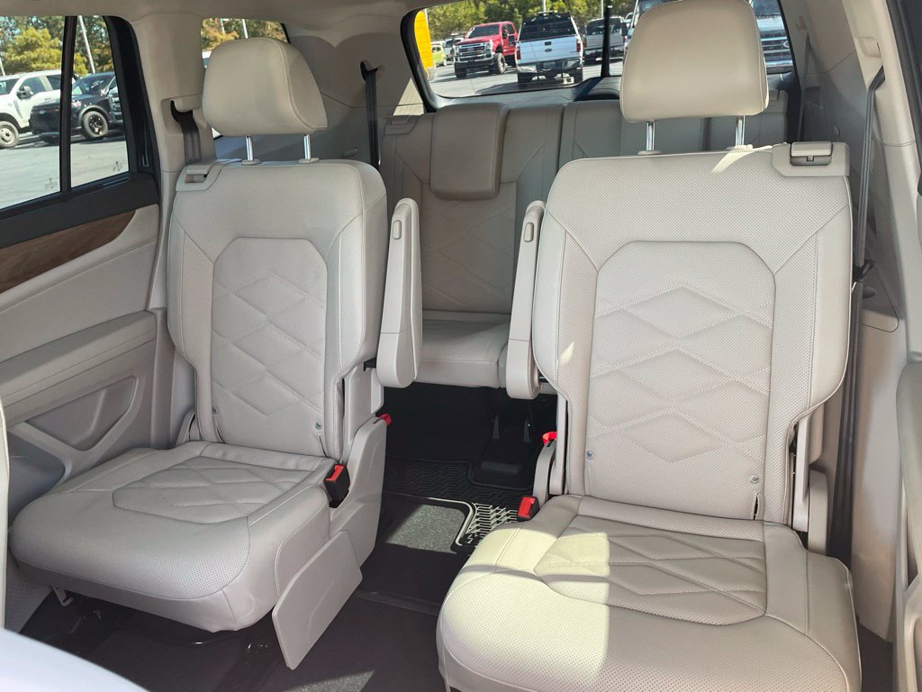 Used 2024 Volkswagen Atlas SE w/ Panoramic Sunroof Package AWD/4WD image 22