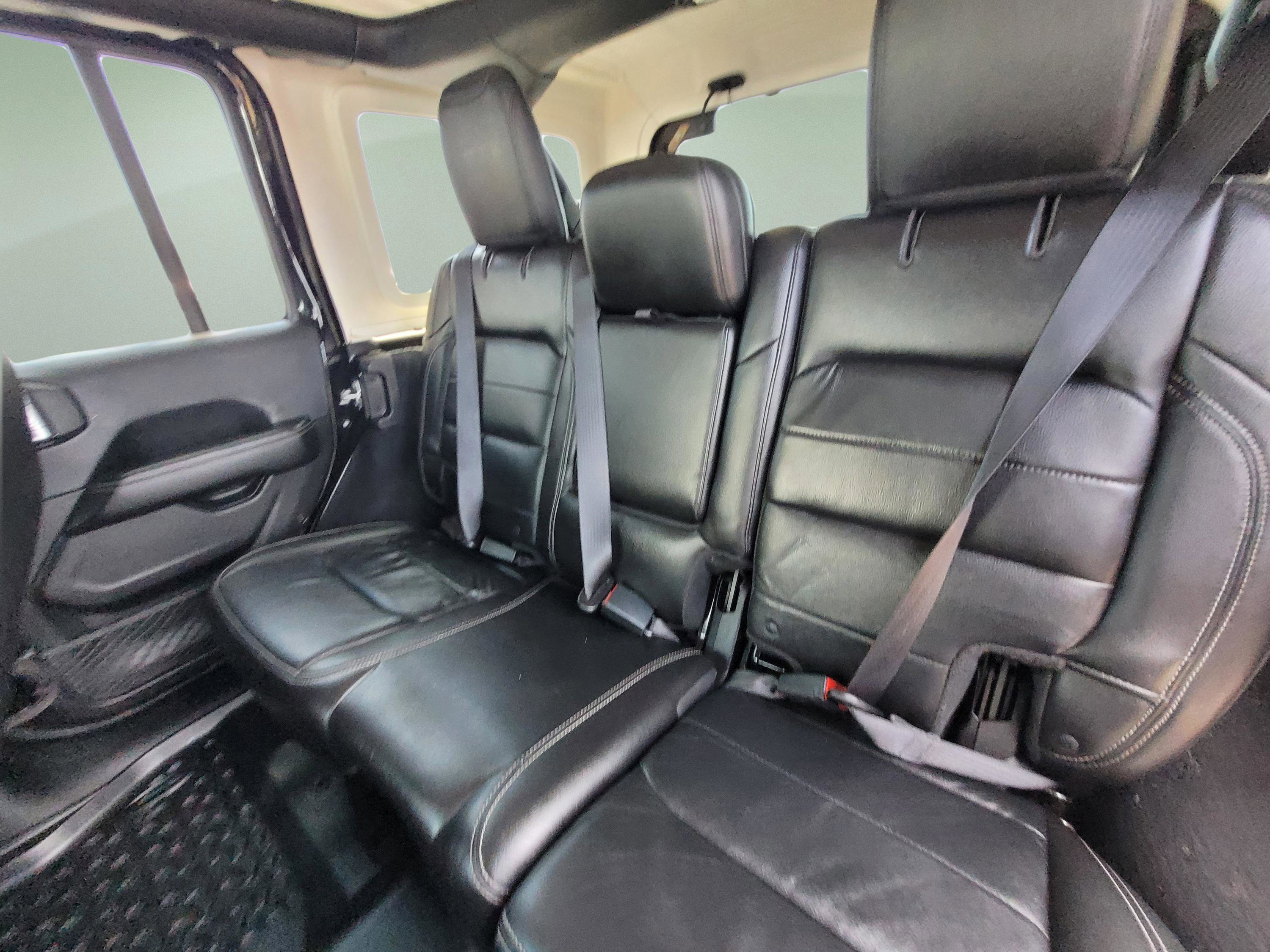 Used 2018 Jeep Wrangler Unlimited Sahara w/ Uconnect 4C Nav & Sound Group AWD/4WD image 16