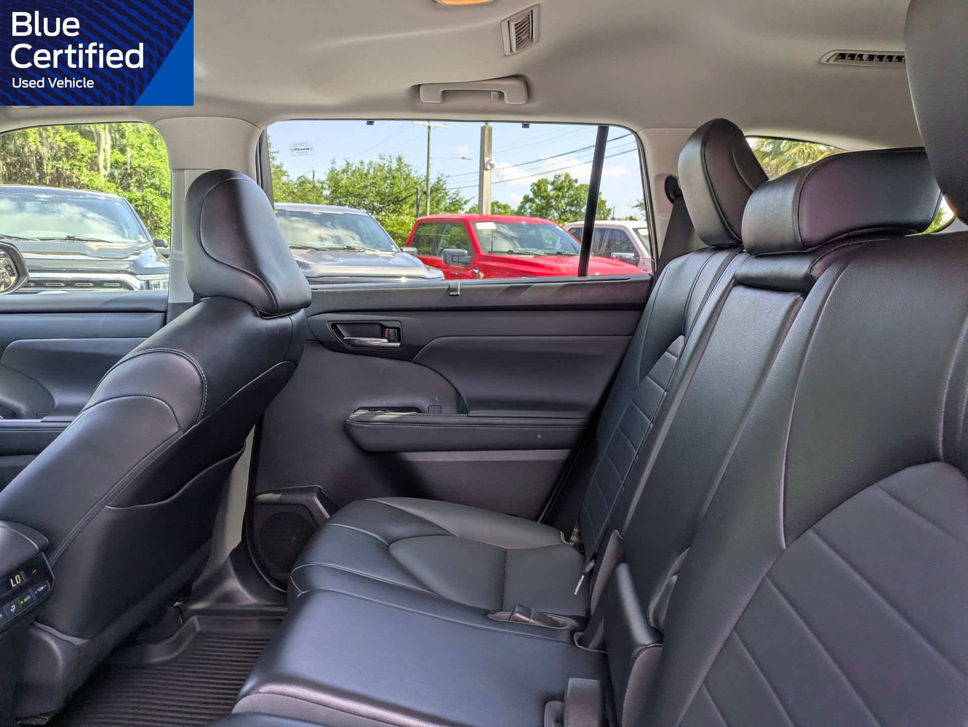 Used 2022 Toyota Highlander XLE FWD image 17