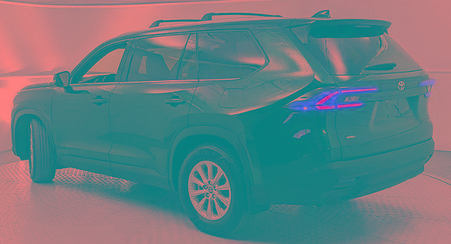 Used 2024 Toyota Grand Highlander AWD image 3