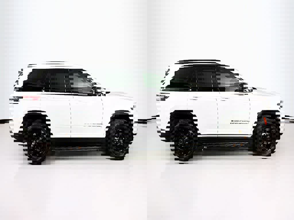 Used 2024 Jeep Grand Cherokee Altitude image 6