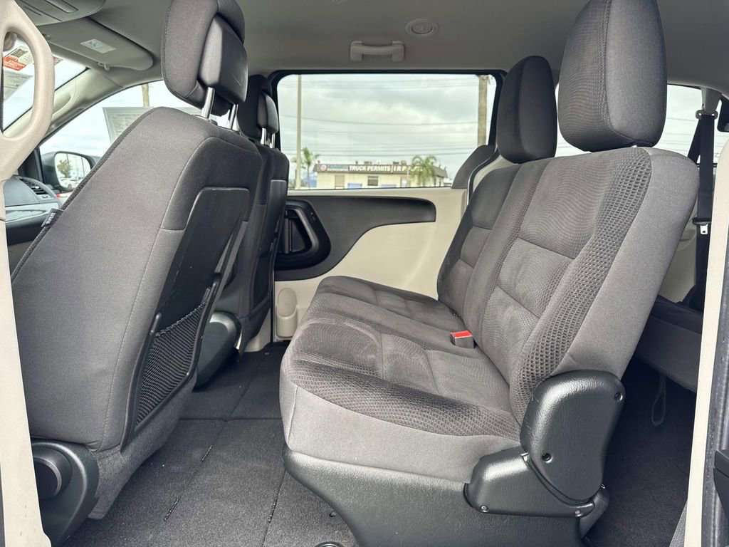 Used 2018 Dodge Grand Caravan SE w/ UConnect Hands-Free Group image 22