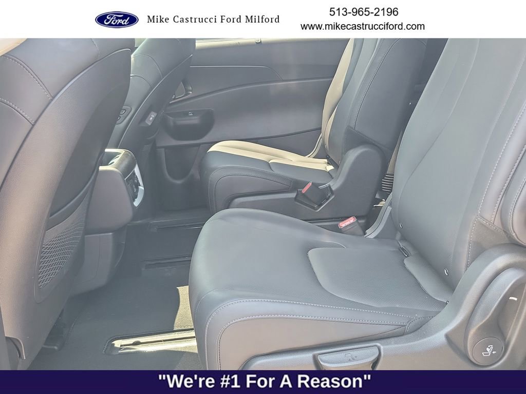 Used 2026 Kia Carnival SX w/ SX Dark Edition Package FWD image 28