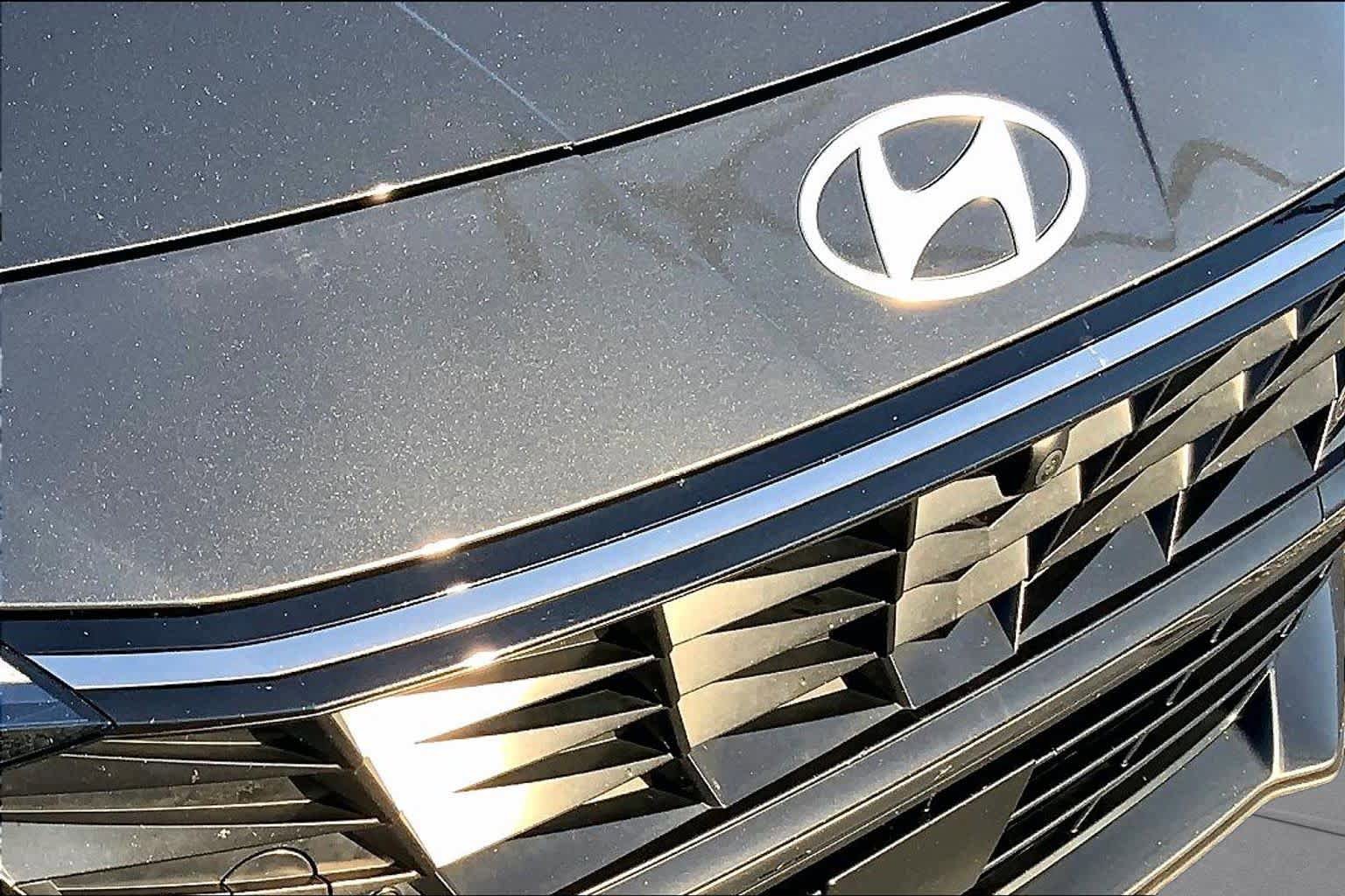 Used 2024 Hyundai Elantra Limited FWD image 29