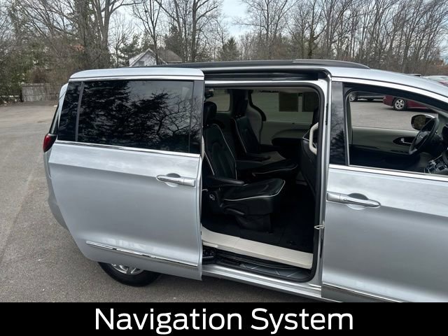 Used 2023 Chrysler Pacifica Limited FWD image 24
