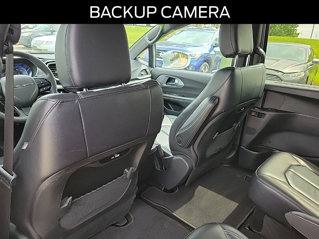 Used 2022 Chrysler Pacifica Touring-L w/ S Appearance Package FWD image 13
