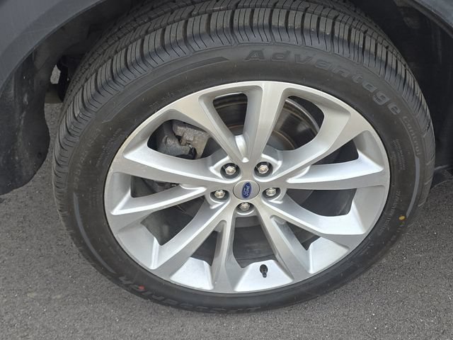 Certified 2023 Ford Explorer Platinum w/ Technology Package AWD/4WD image 5
