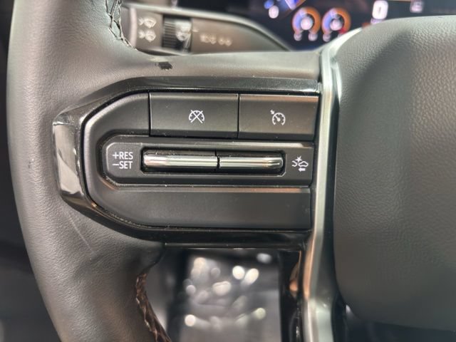 Used 2024 Chevrolet Colorado ZR2 w/ Technology Package AWD/4WD image 28