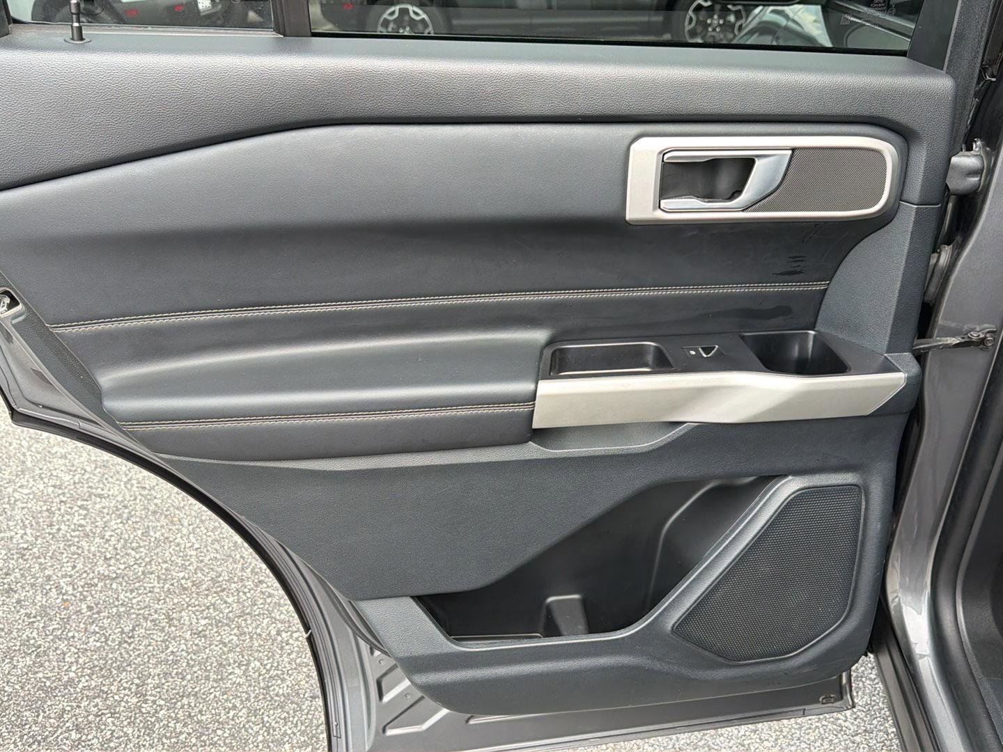 Certified 2023 Ford Explorer XLT RWD image 18