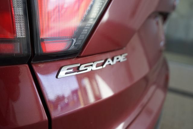 Certified 2018 Ford Escape SE w/ SE Sync 3 Package AWD/4WD image 13