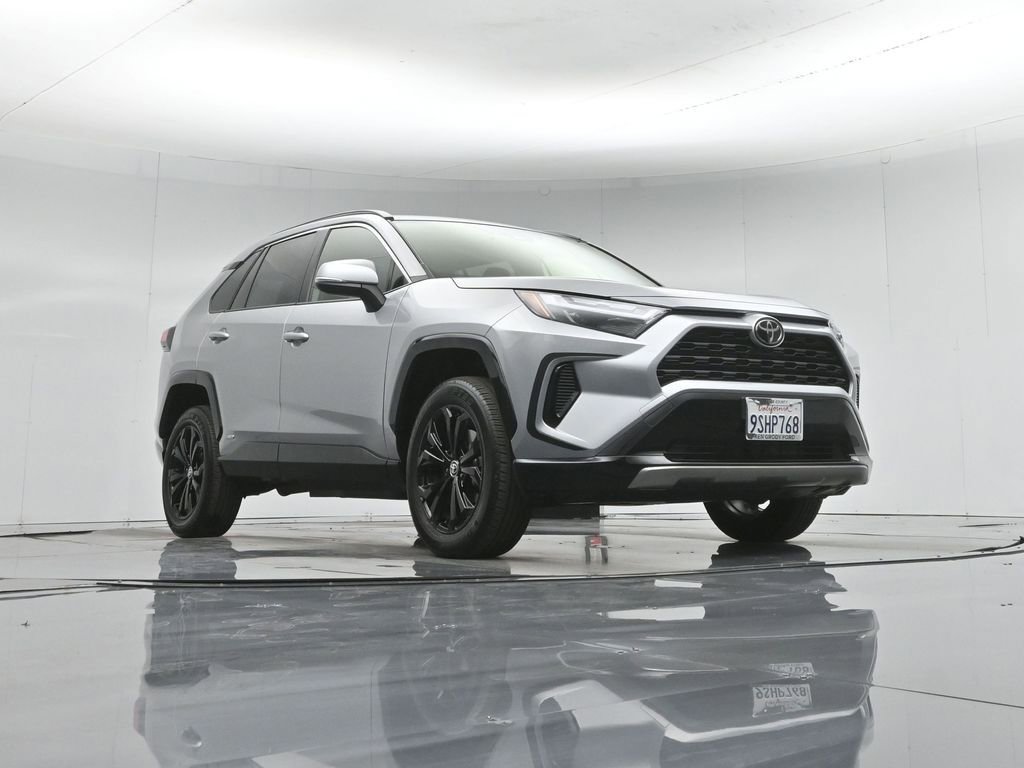 Used 2025 Toyota RAV4 SE image 49