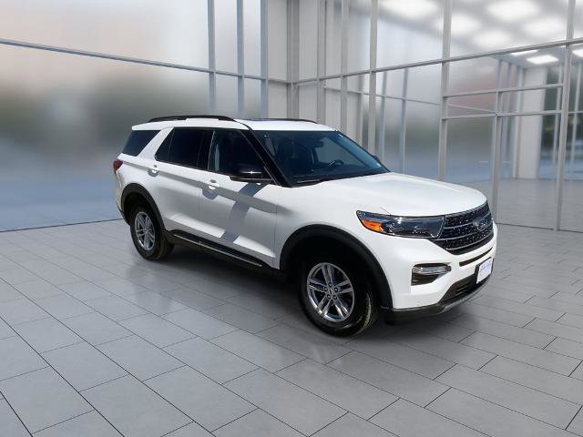 Certified 2024 Ford Explorer XLT w/ Equipment Group 202A AWD/4WD image 2