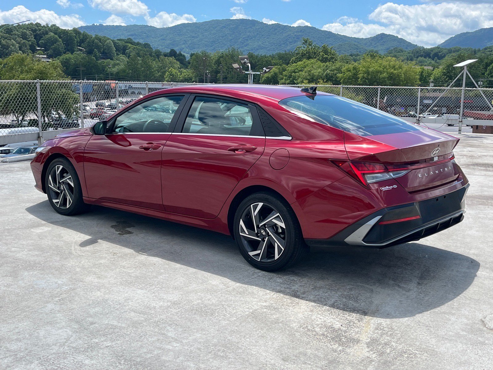 Used 2025 Hyundai Elantra SEL FWD image 4