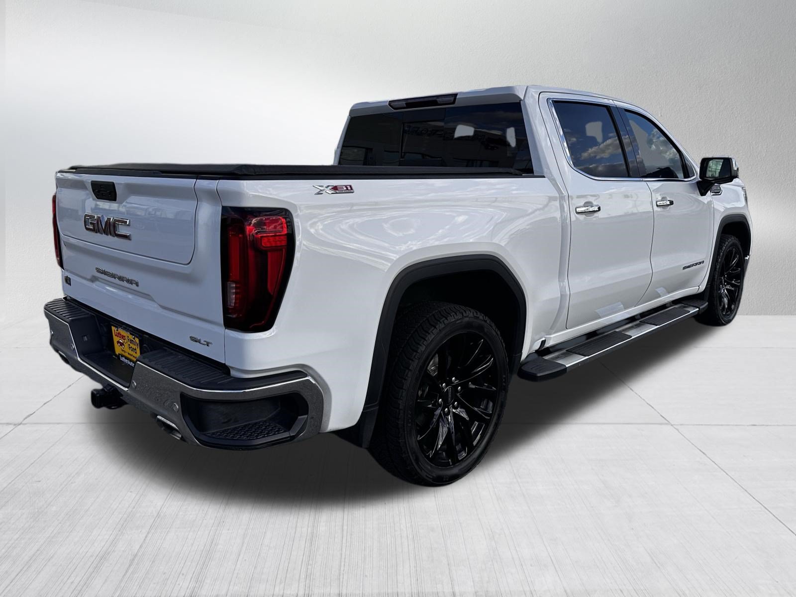 Used 2022 GMC Sierra 1500 SLT w/ SLT Premium Plus Package AWD/4WD image 7