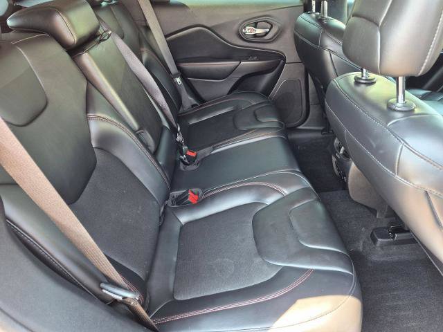 Used 2020 Jeep Cherokee Trailhawk AWD/4WD image 30