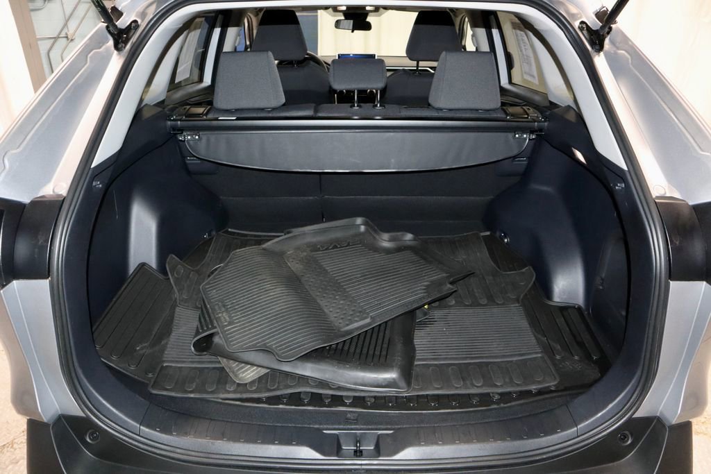 Used 2025 Toyota RAV4 XLE AWD/4WD image 13