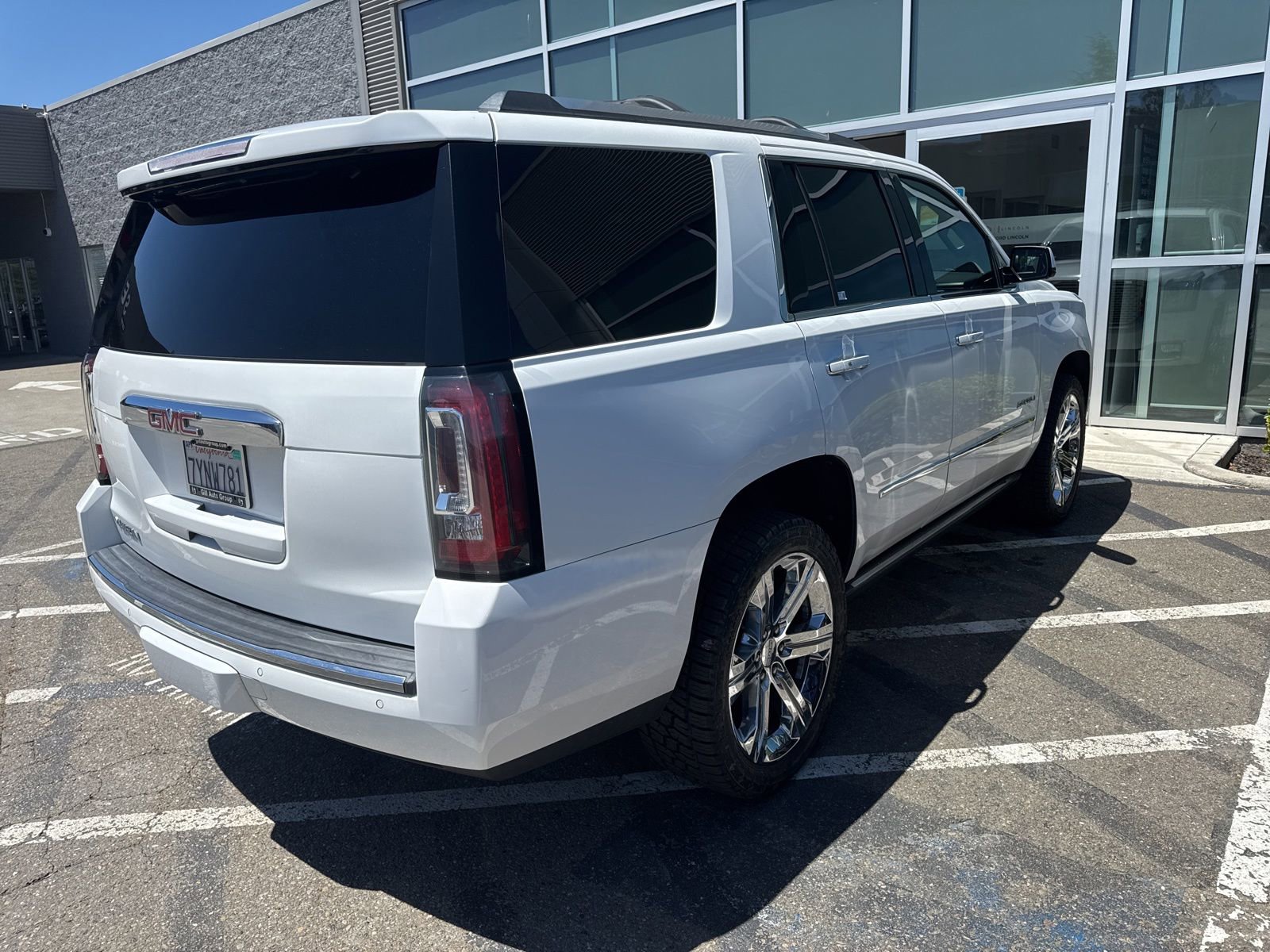 Used 2017 GMC Yukon Denali w/ Open Road Package AWD/4WD image 5