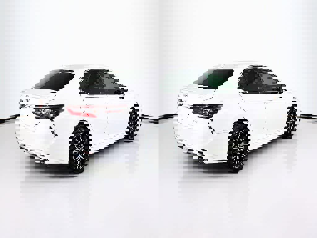 Used 2021 Toyota Camry SE image 5