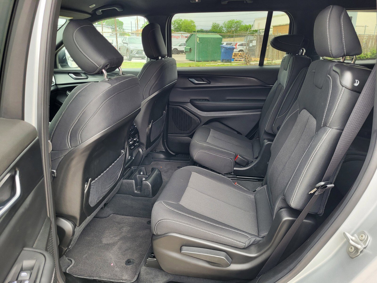 Used 2025 Jeep Grand Cherokee L Laredo image 17