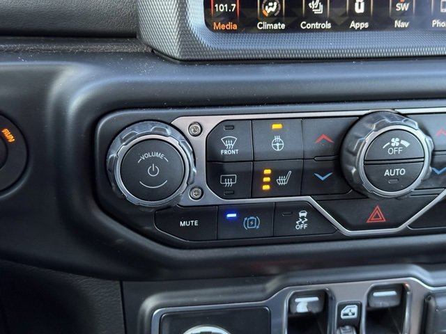 Used 2023 Jeep Wrangler Unlimited Sahara w/ Cold Weather Group image 13