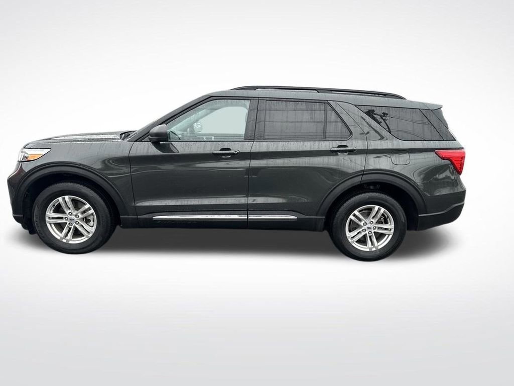 Certified 2022 Ford Explorer XLT w/ Equipment Group 202A image 3