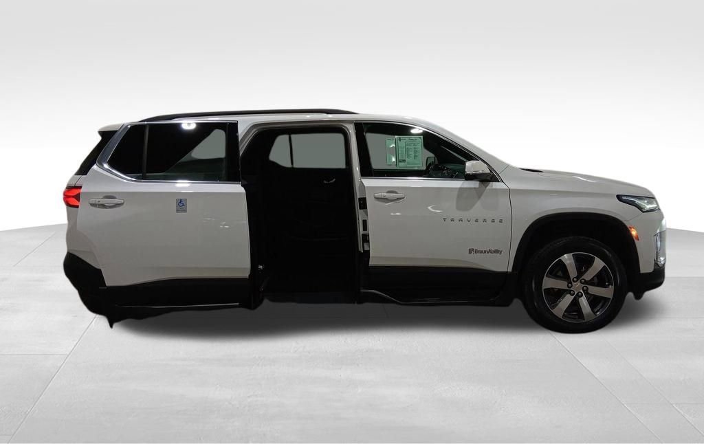 Used 2022 Chevrolet Traverse LT w/ LT Premium Package image 2