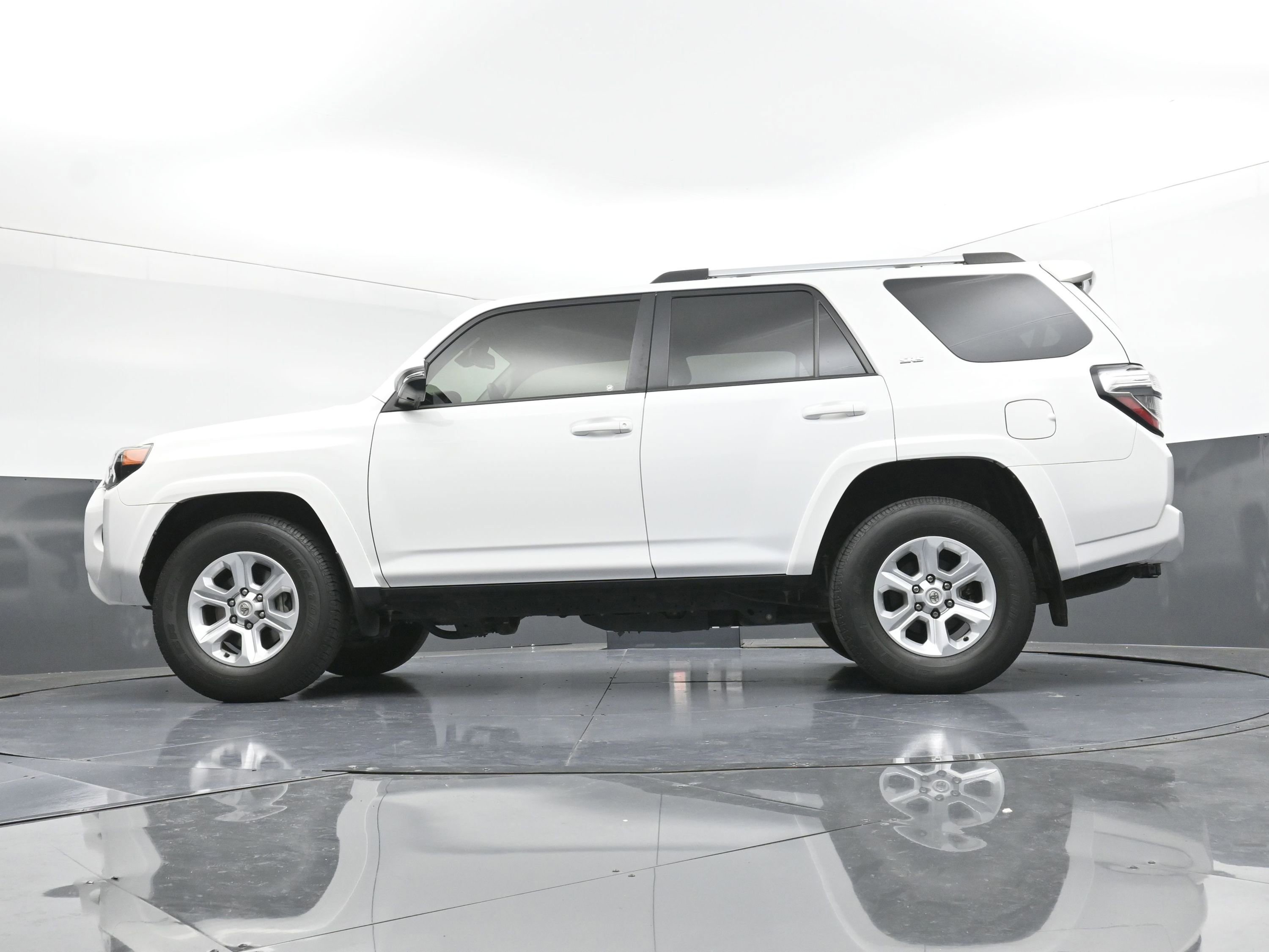 Used 2022 Toyota 4Runner SR5 Premium w/ Moonroof Package image 6