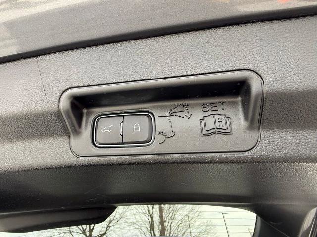 Certified 2022 Ford Explorer XLT w/ Equipment Group 202A image 31