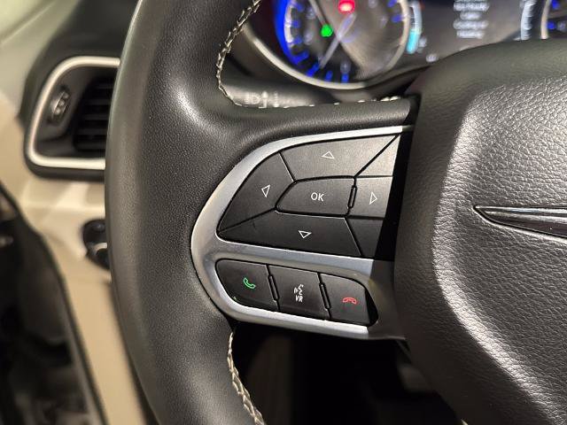 Used 2023 Chrysler Pacifica Touring-L FWD image 19
